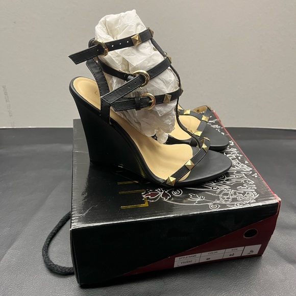 Liliana Shoes - Liliana Women’s wedges Brand new in box - size 6.5
